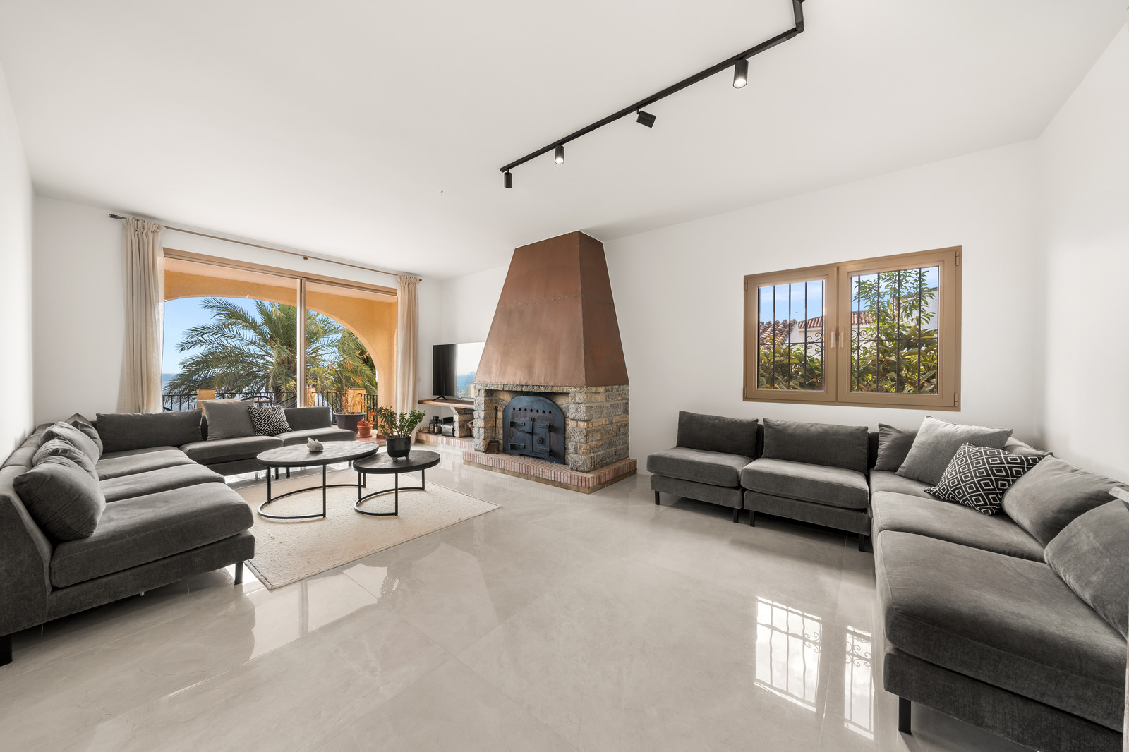 Estepona West – Buenas Noches