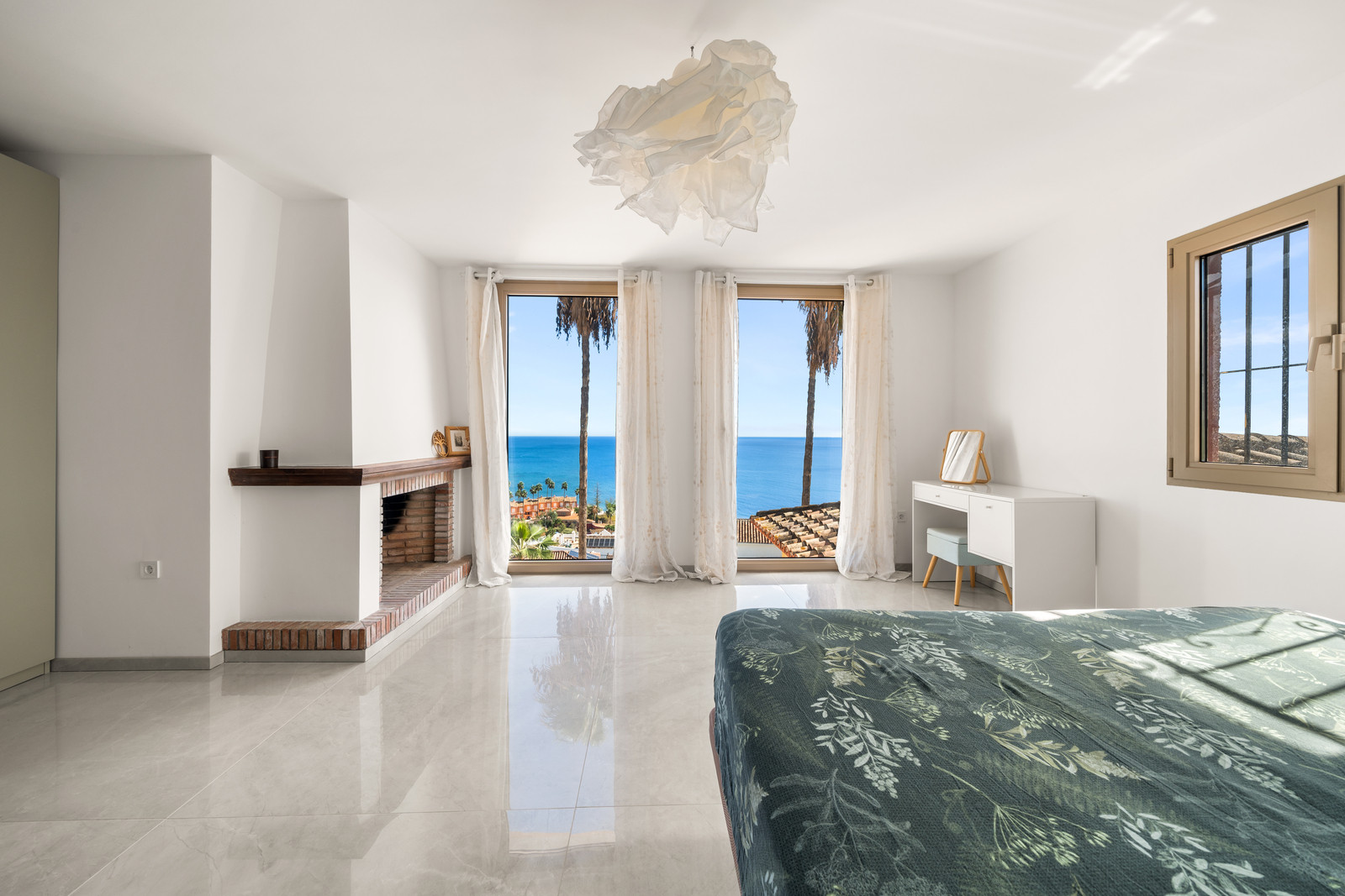 Estepona West – Buenas Noches