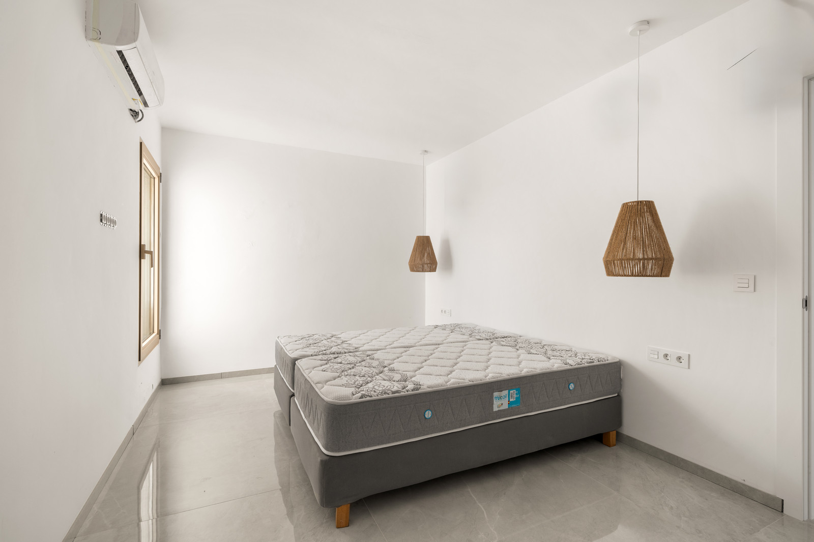 Estepona West – Buenas Noches