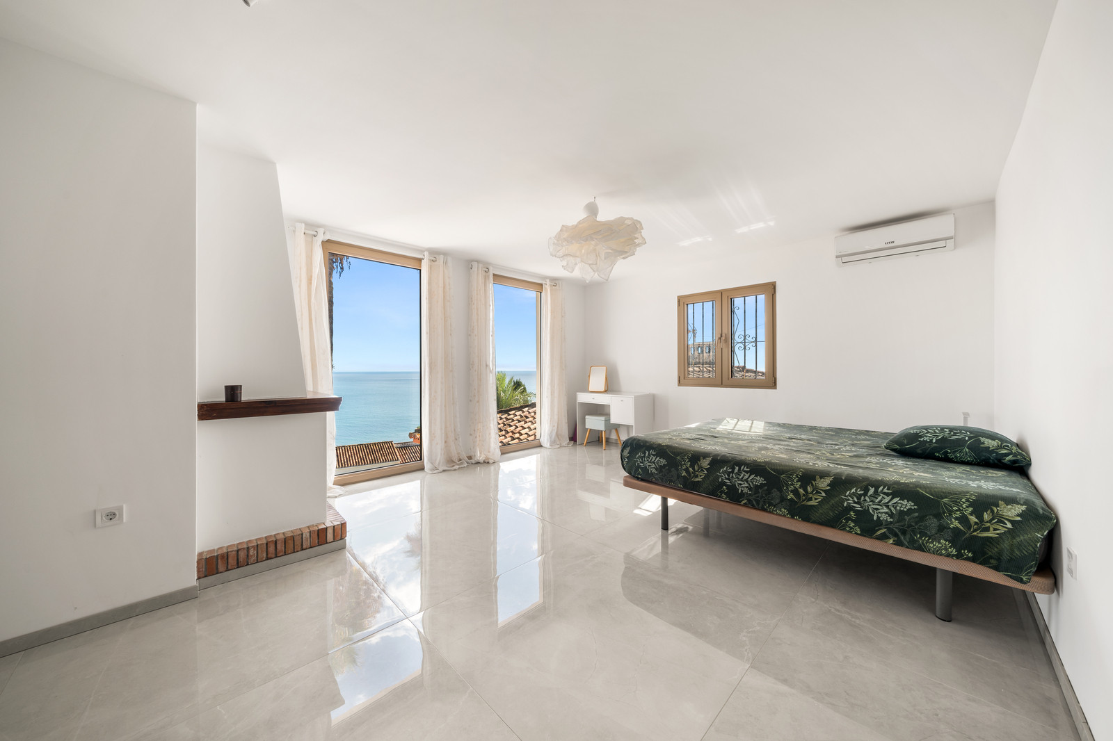 Estepona West – Buenas Noches