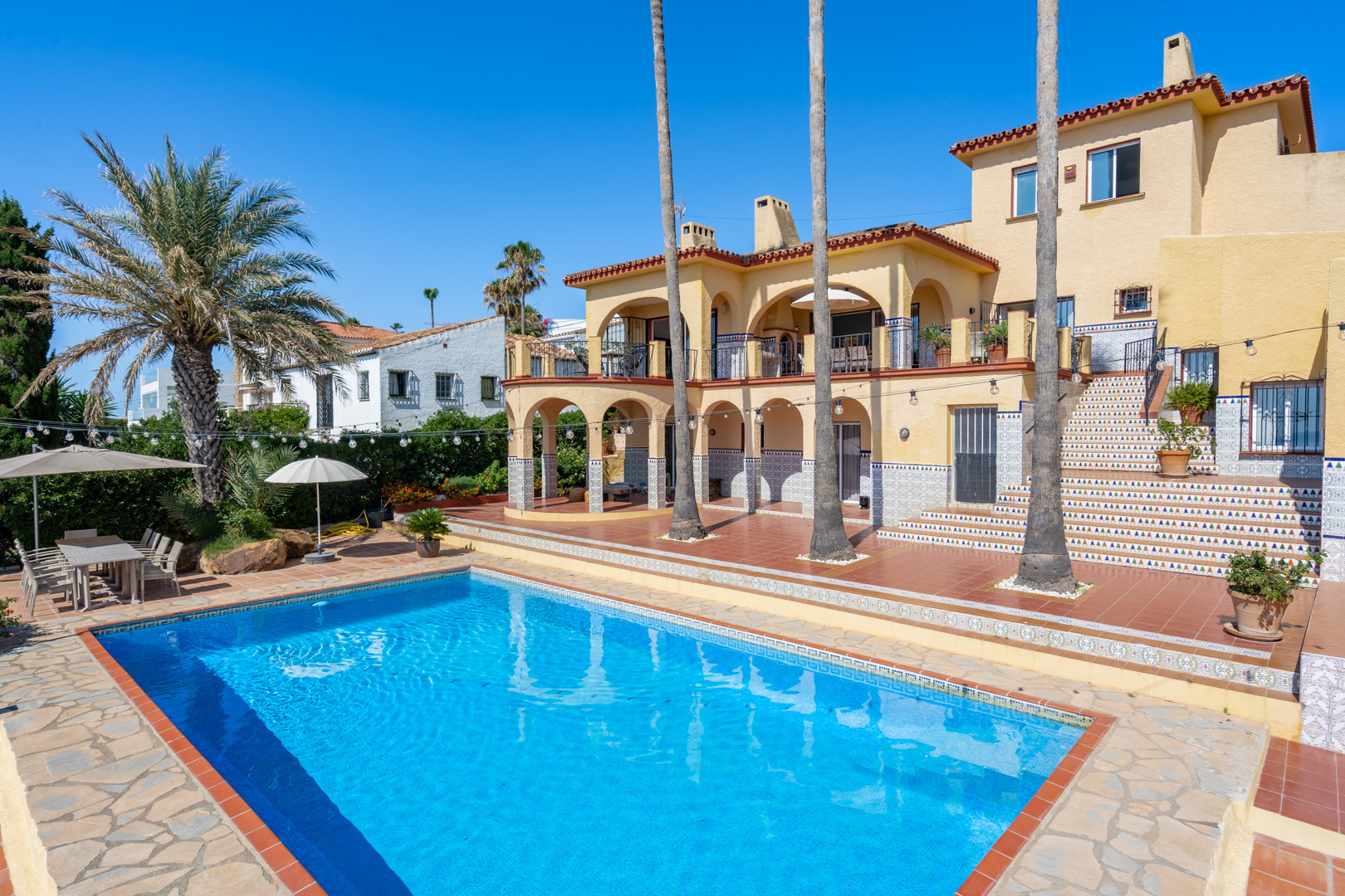 Estepona West – Buenas Noches